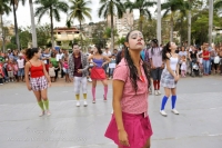 Apresentação de Palhaços na Praça de Palmeiras